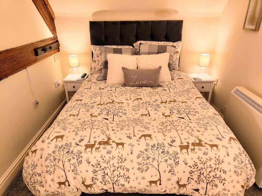 Cosy Central Modern Apartment Нантвіч Екстер'єр фото